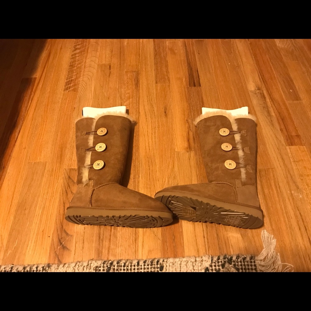 UGG Boots-Bailey Button